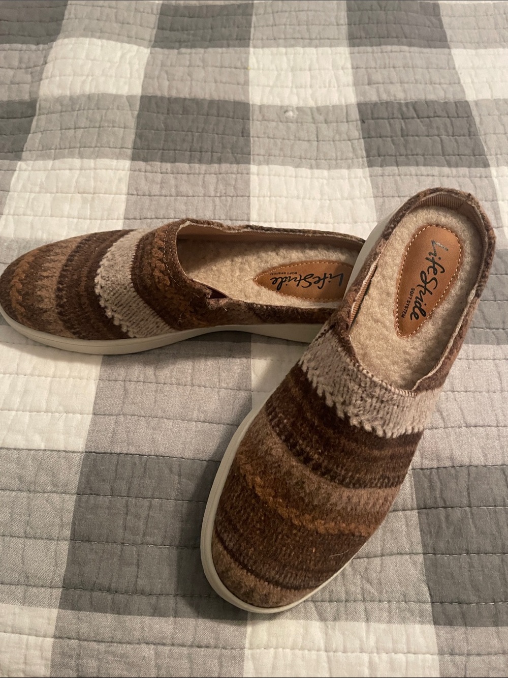 Life Stride Brown & Tan Knit Slip-On Clogs